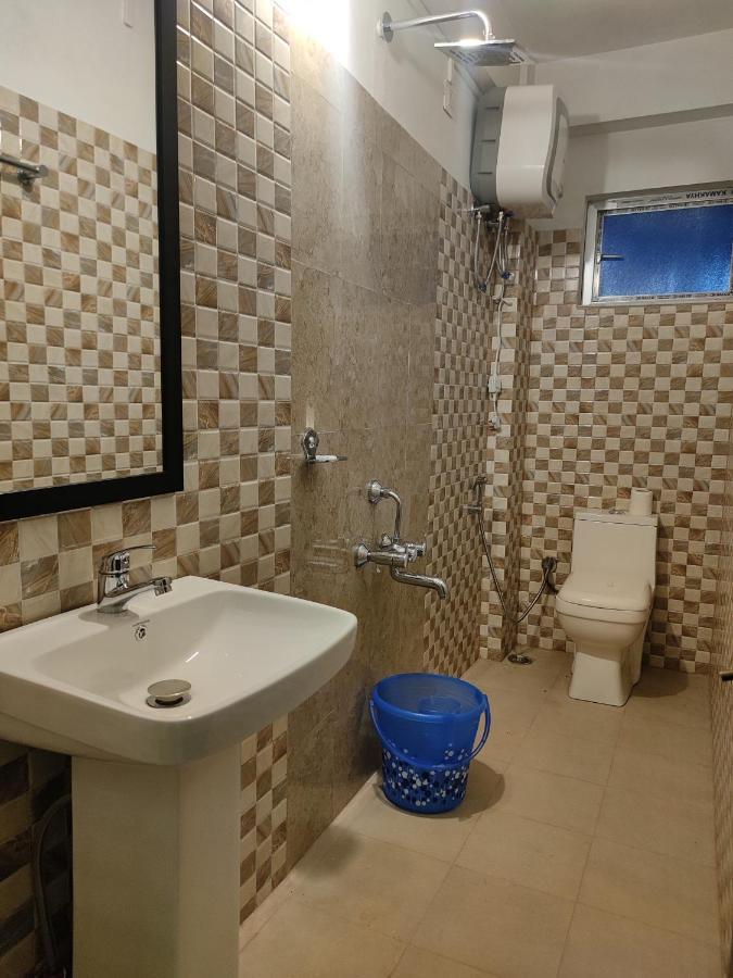 Urban Tavern Шилонг Екстериор снимка